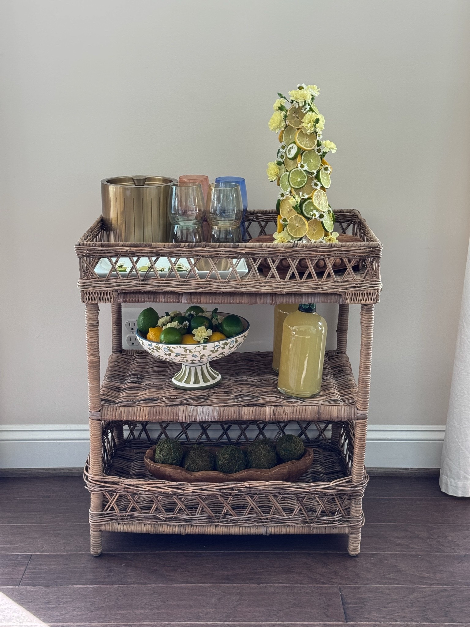 A cute bar cart moment 🍋💛🍋‍🟩

#LTKSeasonal #LTKHome