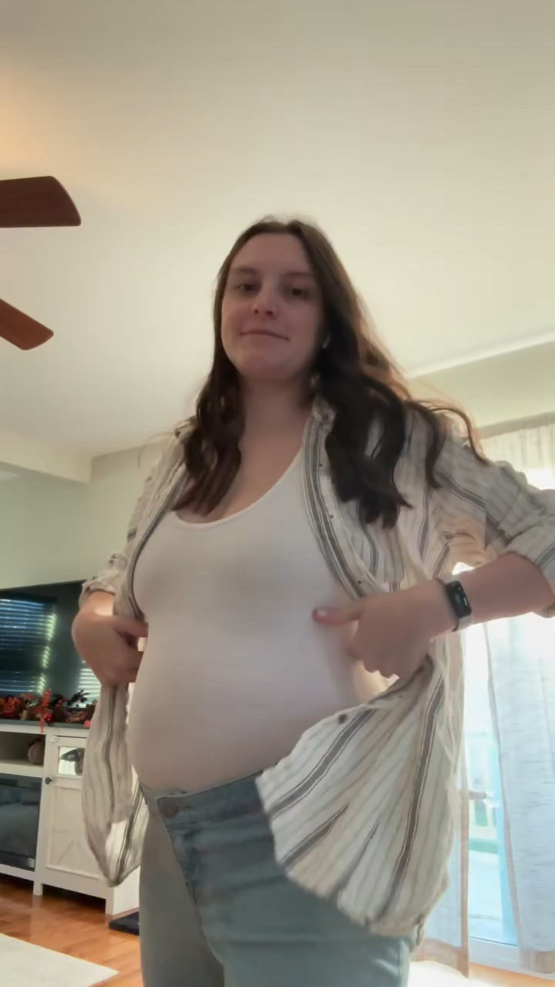 finally 28 weeks and can jump on this trend 💙🩷 

#twinpregnancy #twinbump #pregnantwithtwins #twinmom #bumpdate