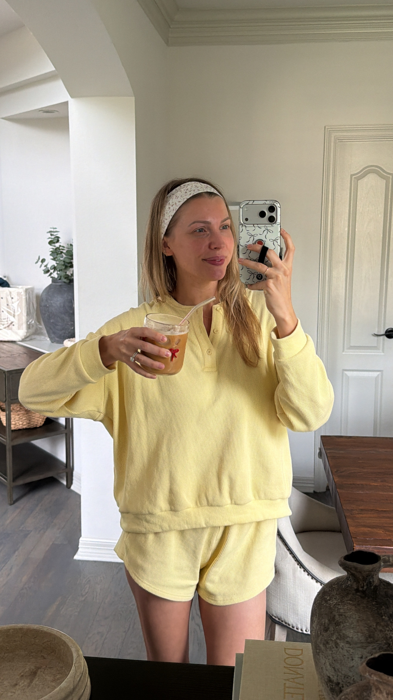 Cute, comfy lounge set! Wearing size medium  

 