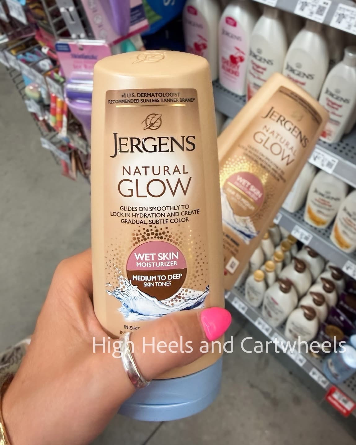 Wet skin moisturizer with gradual tanner. Made for in the shower! Has anyone tried this? 🤔 I’m intrigued because it sounds nice!