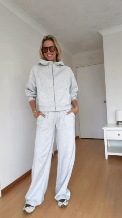 Comfy loungewear - and make it matching! I love the Lululemon ‘scuba’ range, it is so extra soft and thick, and perfect for autumn winter styling. The best thing about a set is there so many ways you can style it - together and as separates!

@lululemon 
#matchingset #loungewear