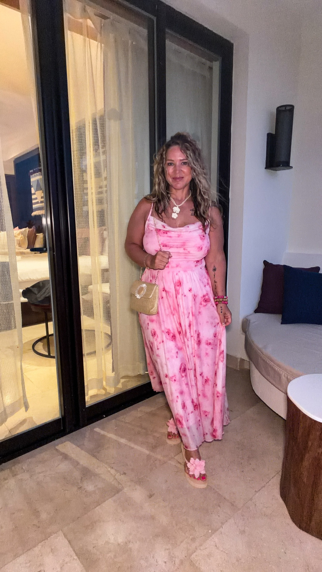 Size large in everything 

#LTKPetite #LTKMidsize #LTKOver40