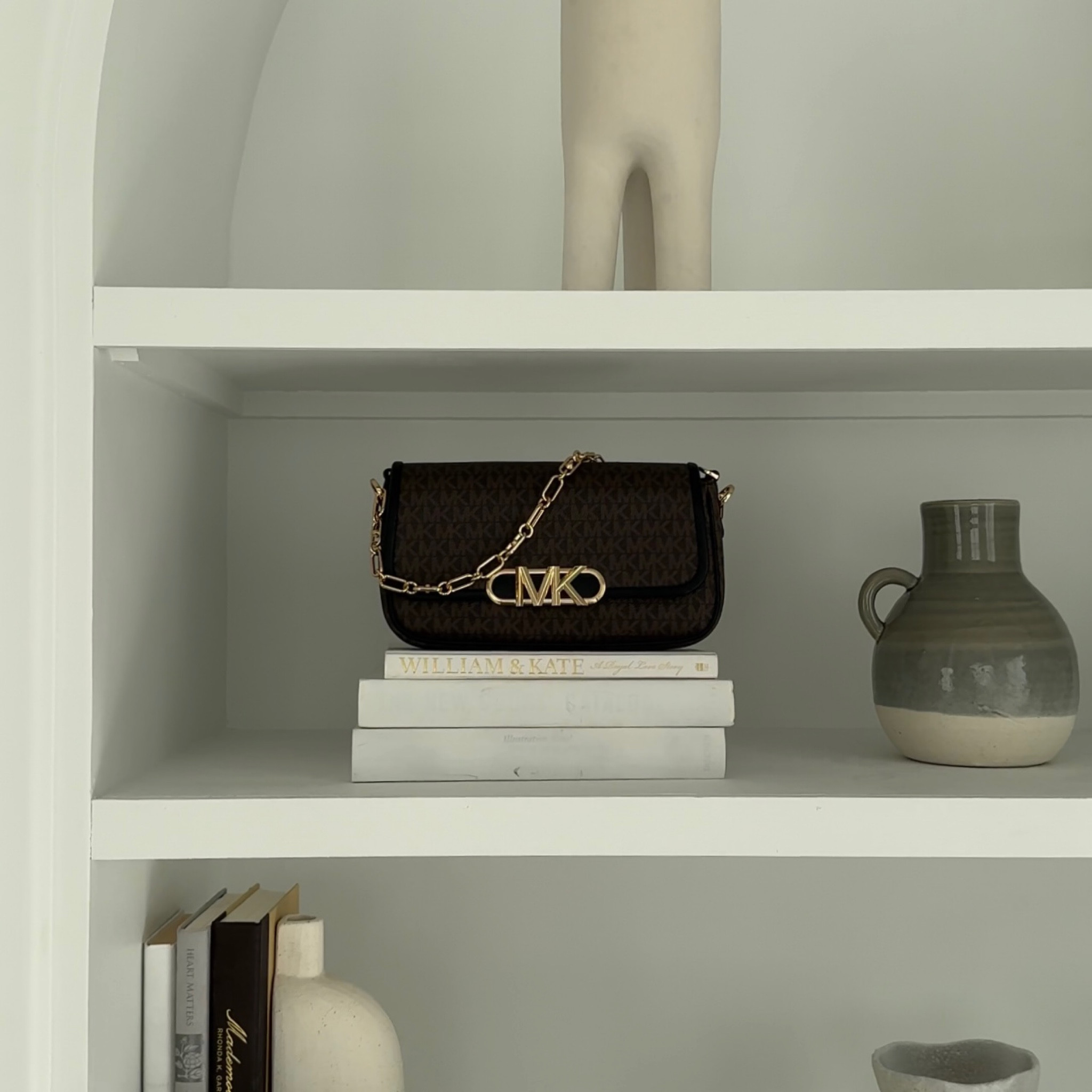 Untill March 28th @michaelkors is having 25% off accessories! #michaelkors MKpartner 