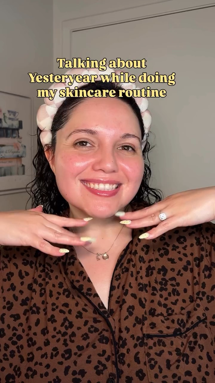 Skincare routine + book review

#LTKdayinmylife #LTKmorningroutine #LTKBeauty