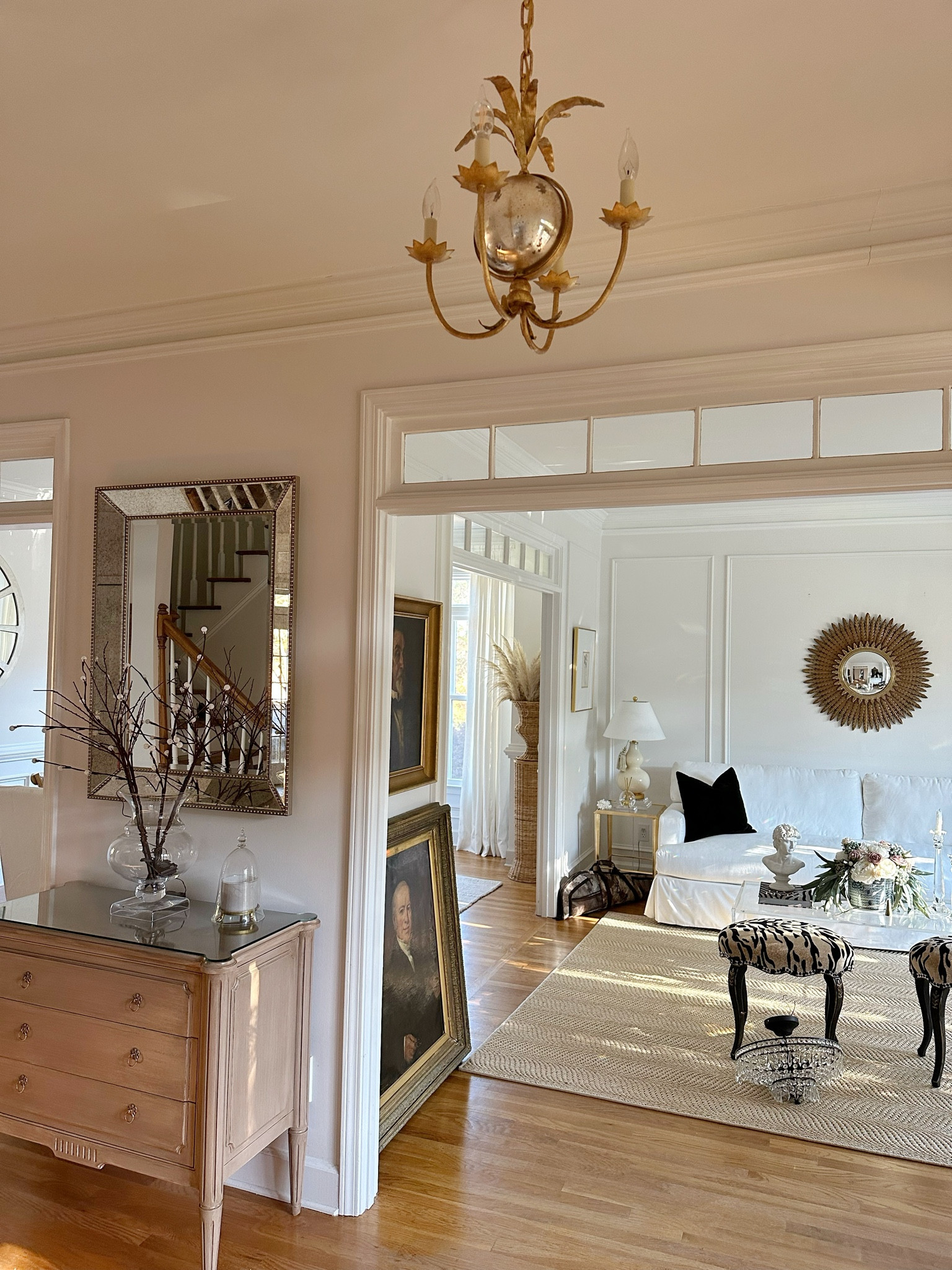 Hallway decor, entryway, small foyer, modern traditional, designer, etienne dtesser, frontgate, sisal area rug, Ballard designs, acrylic coffee table, @houseofblum, 

#LTKhome