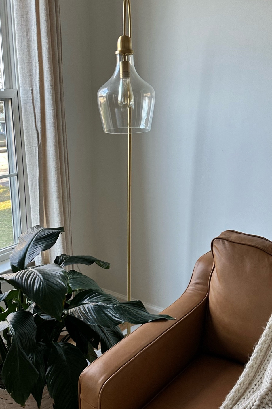 ​Illuminate your space with the simple, but elegant style of the Hampton Hill Auburn Arched Floor Lamp with Marble Base. Featuring a bell-shaped glass shade this floor lamp has a white marble base and a gold metal finish that creates a luxurious look.


Floor lamp, gold lamp, modern lamp, living room, lighting, home 

#LTKhome #LTKMostLoved #LTKsalealert

#LTKHome