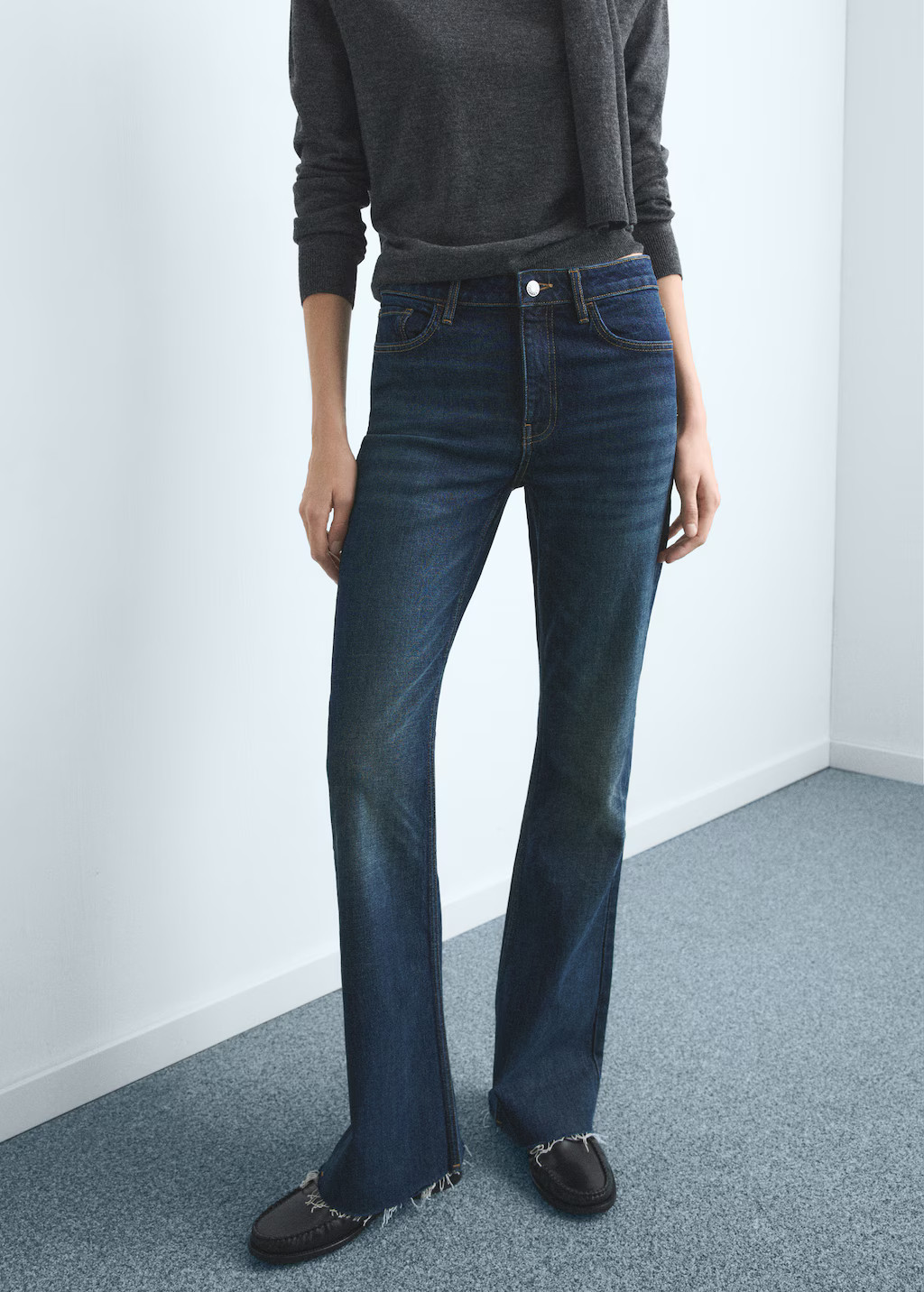 Fiona flared mid-rise jeans | Mango (US/MX/AU)