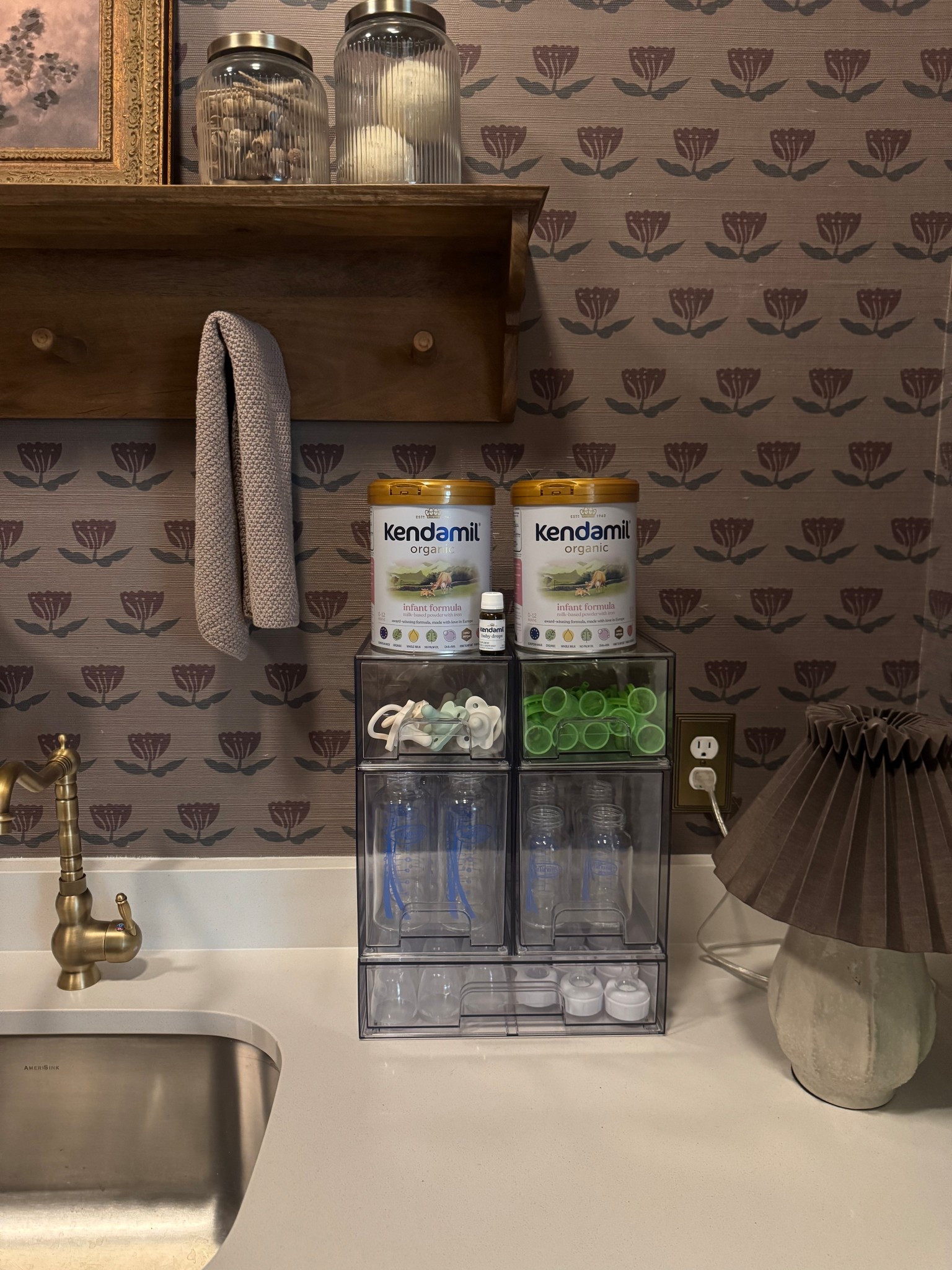 #ad Time to organize my bottle station & the type A in my is screaming!!!! 😂👏🏼 I’m so excited to breast-feed but learning about combo feeding has been so helpful and taken a ton of pressure off! Found all of the essentials @target. 🤍@babybrezza @drbrowns @kendamil.usa !!!! 

#BabyBrezza #MyDrBrownsBaby #MyDrBrownsBaby #KendamilPartner