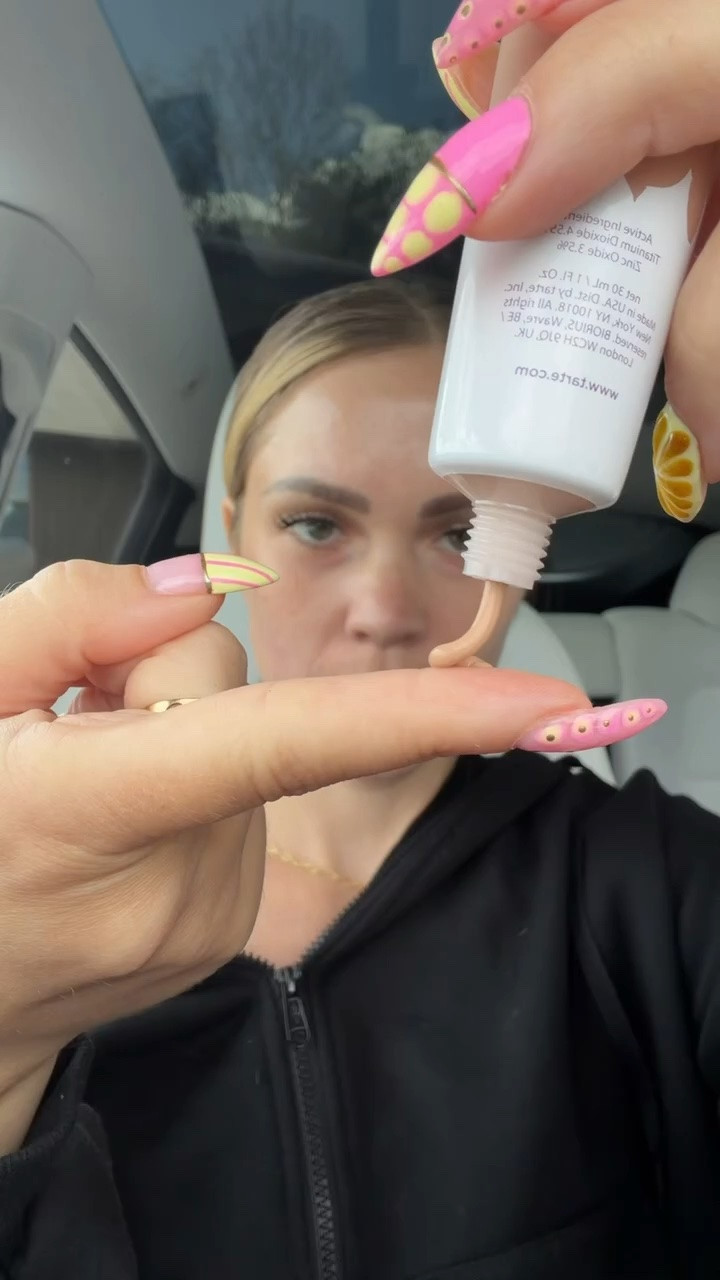 Technically not a foundation but instantly blurs and smoothes you skin! 🤎✨☺️