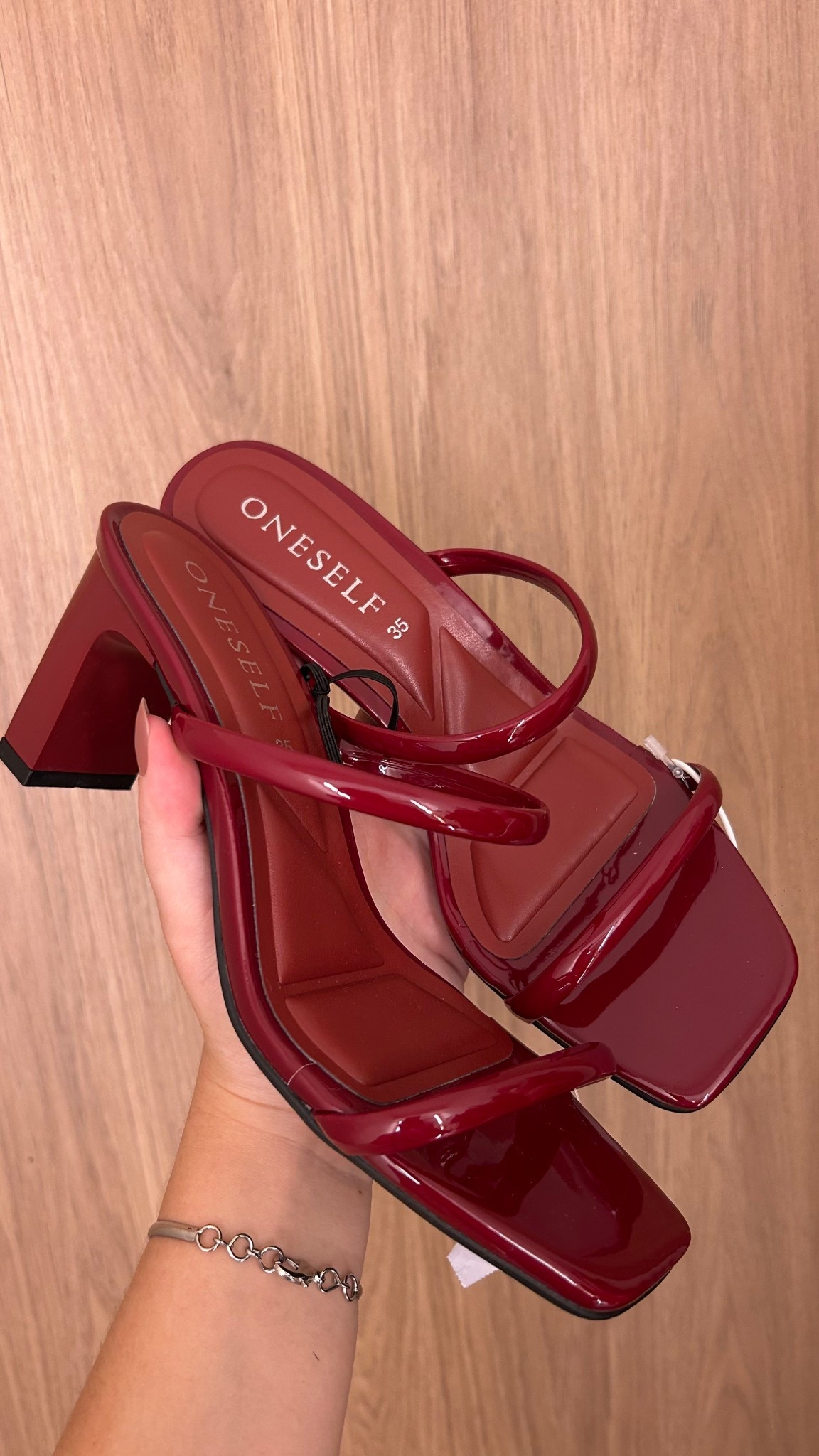 Sapatos em tons de vermelho e vinho: 🫶🏻🫶🏻🫶🏻