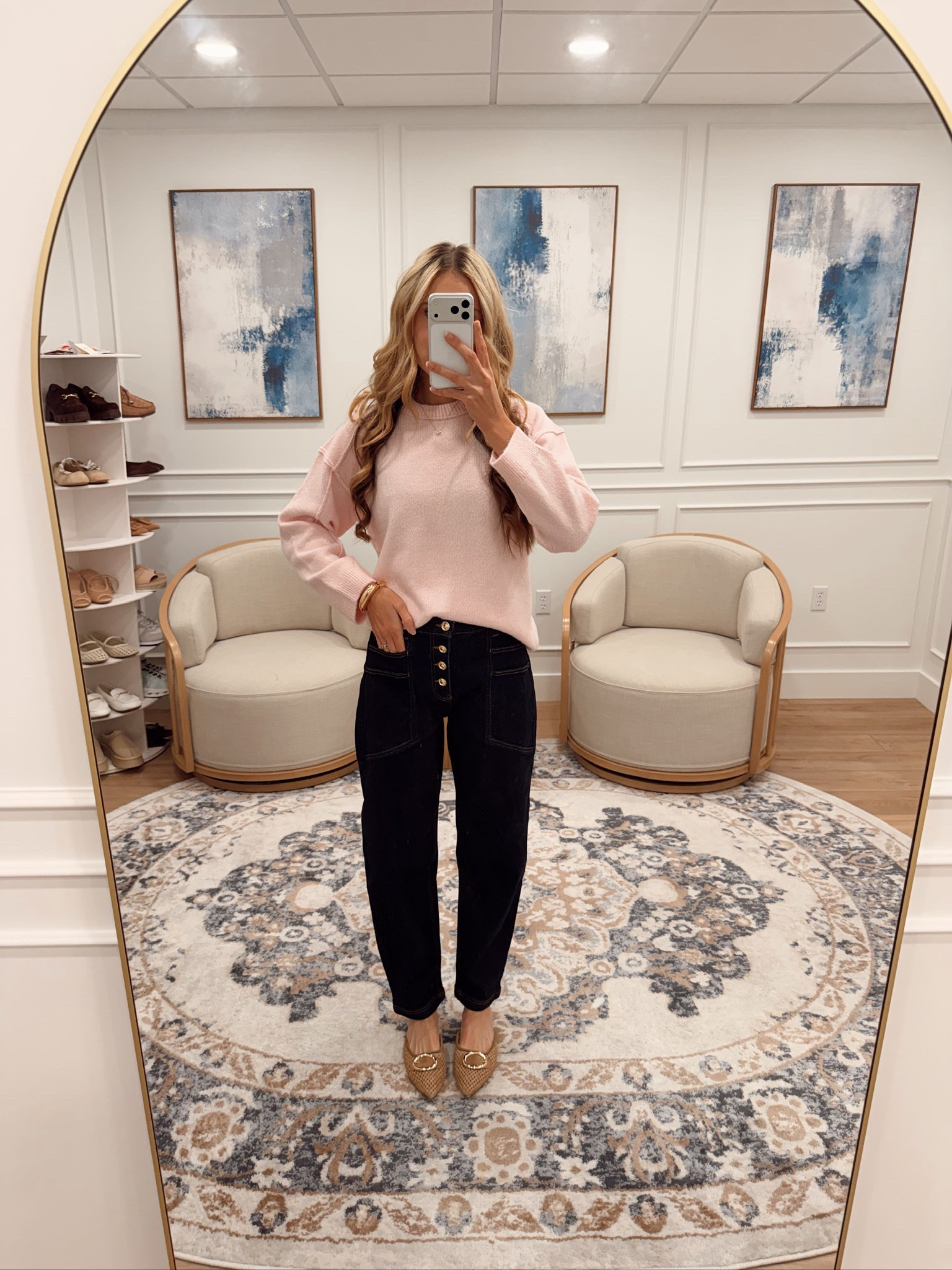 @Walmart This pink crewneck sweater from Walmart is such a good soft, cozy piece 🍂 Loving the relaxed fit, paired it with dark wash button-front jeans and woven flats.

True to size, small, 5'8.5" for reference.
