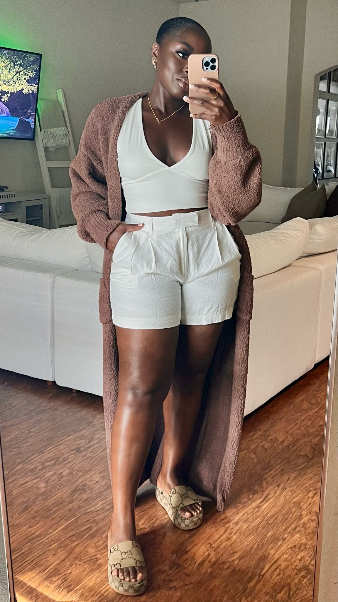 OOTD: simple and cute! Wearing a size Large top and size 10 shorts! 

#LTKstyletip #LTKbeauty