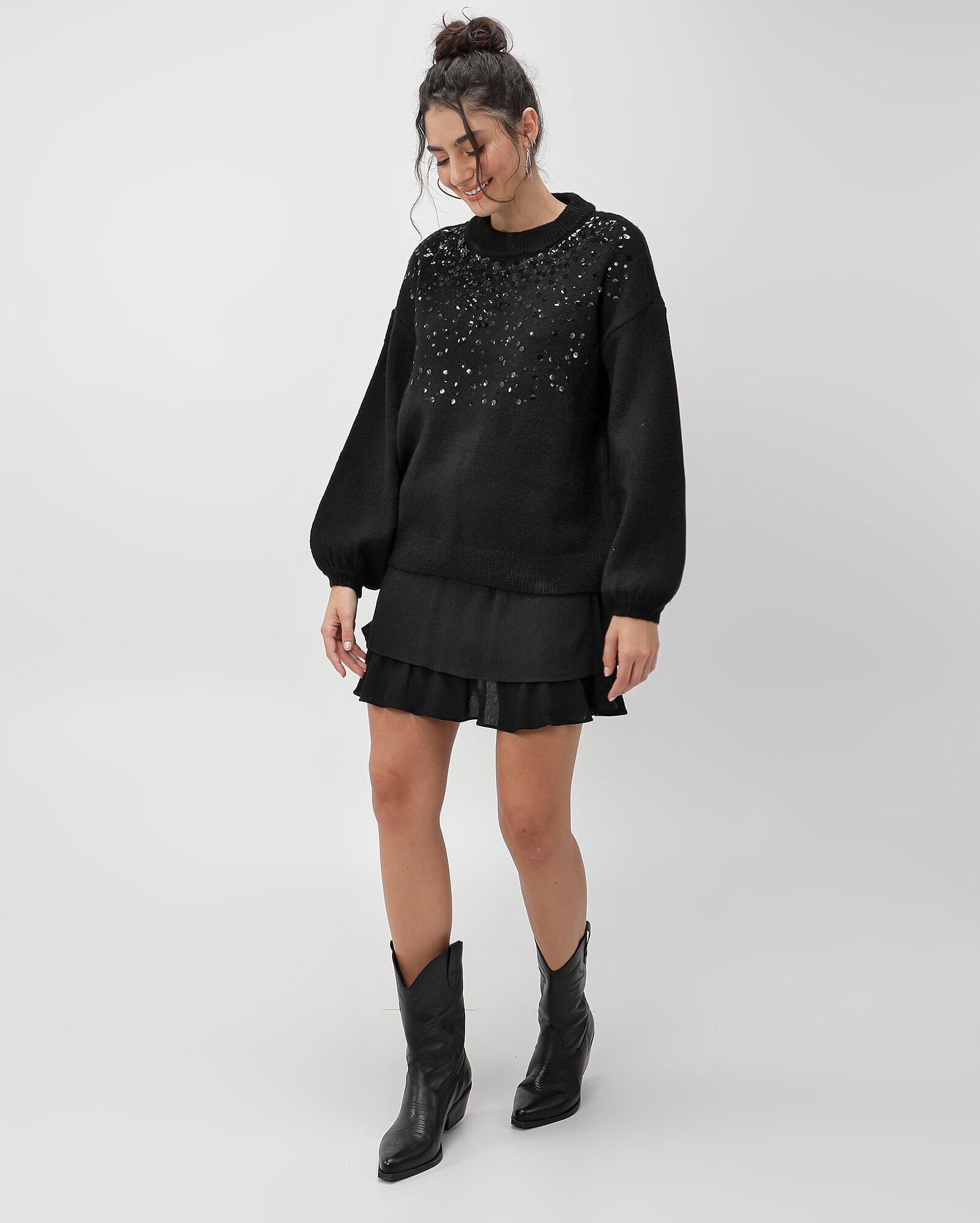 Suéter feminino com lantejoulas preto | Pool by Riachuelo | Riachuelo (BR)