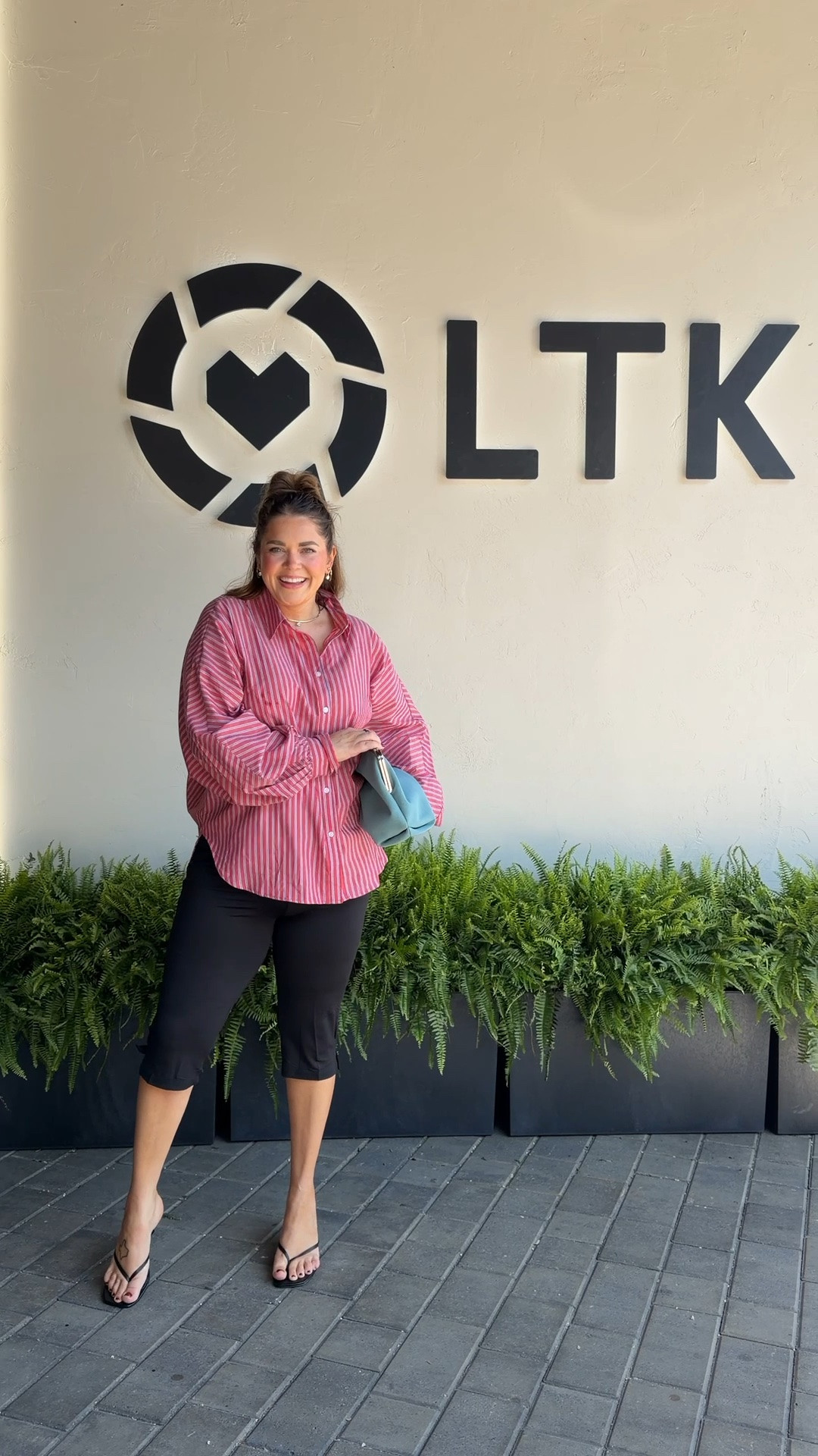 Conference outfit LTKcon wearing xl in button down and capris

#LTKCon #LTKootd #LTKMidsize