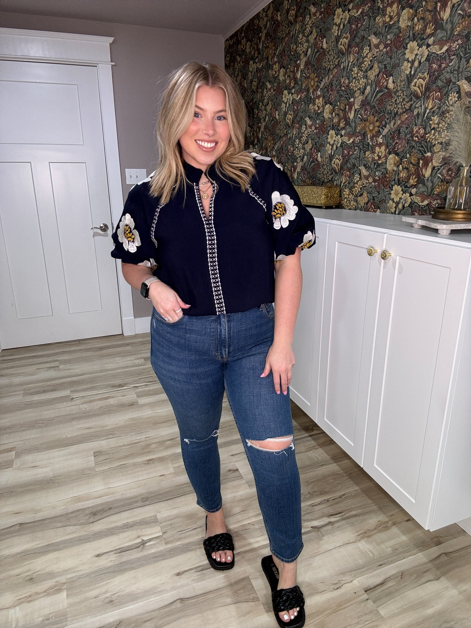 Size large top and size 31 jeans 

#LTKstyletip #LTKmidsize