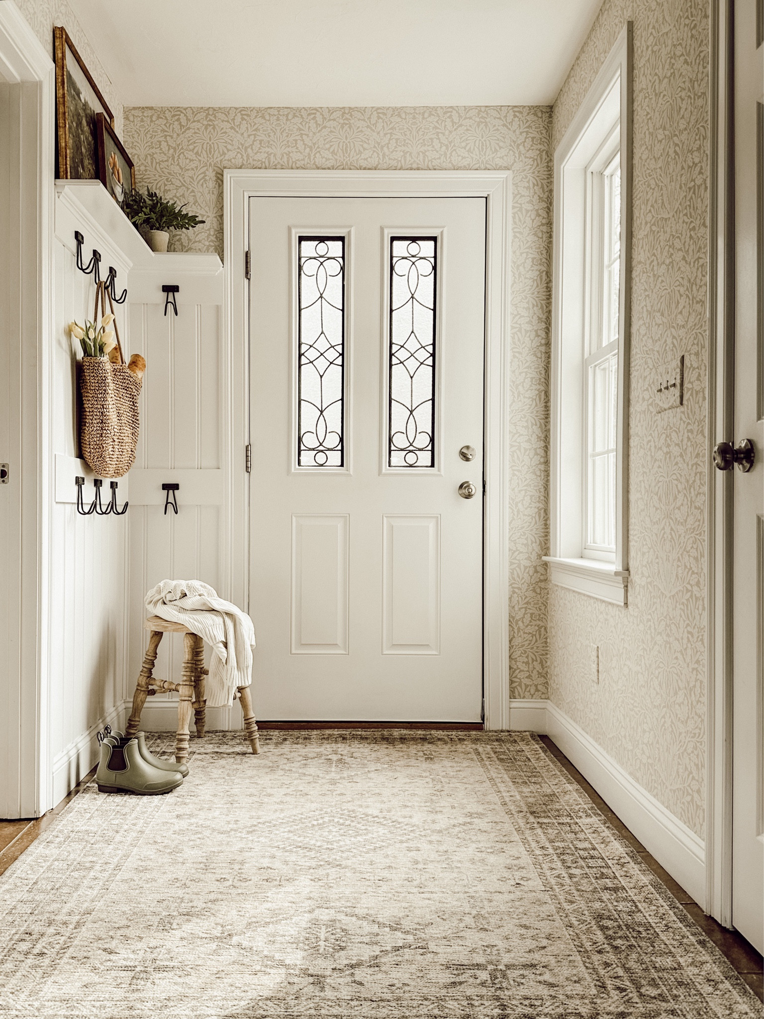 Spring entryway. 

#LTKSeasonal #LTKitbag #LTKhome