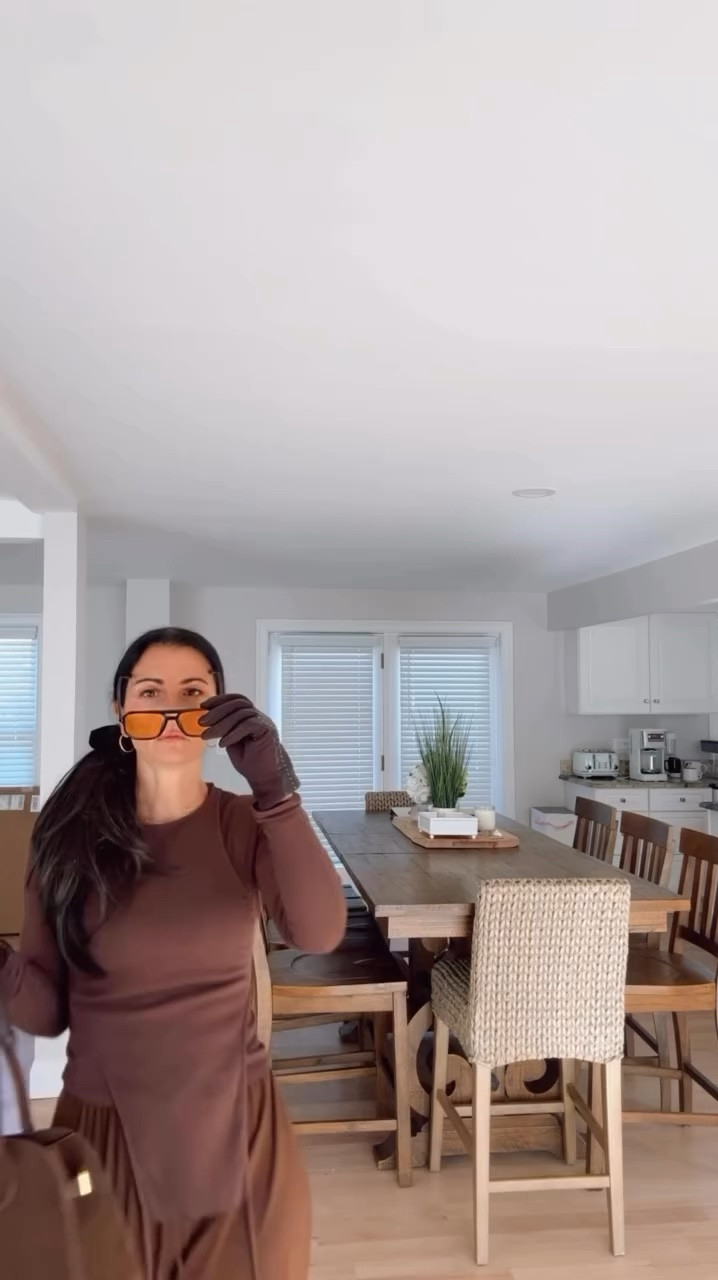 Cocoa Loco Kinda Day .. 🍫🤎

#chocolatebrown #ootd #monochromaticoutfit #fashionstyle #viral #likeitkit #miumiuxnewbalance  #miumiu530

#LTKItBag #LTKU #LTKWatchNow