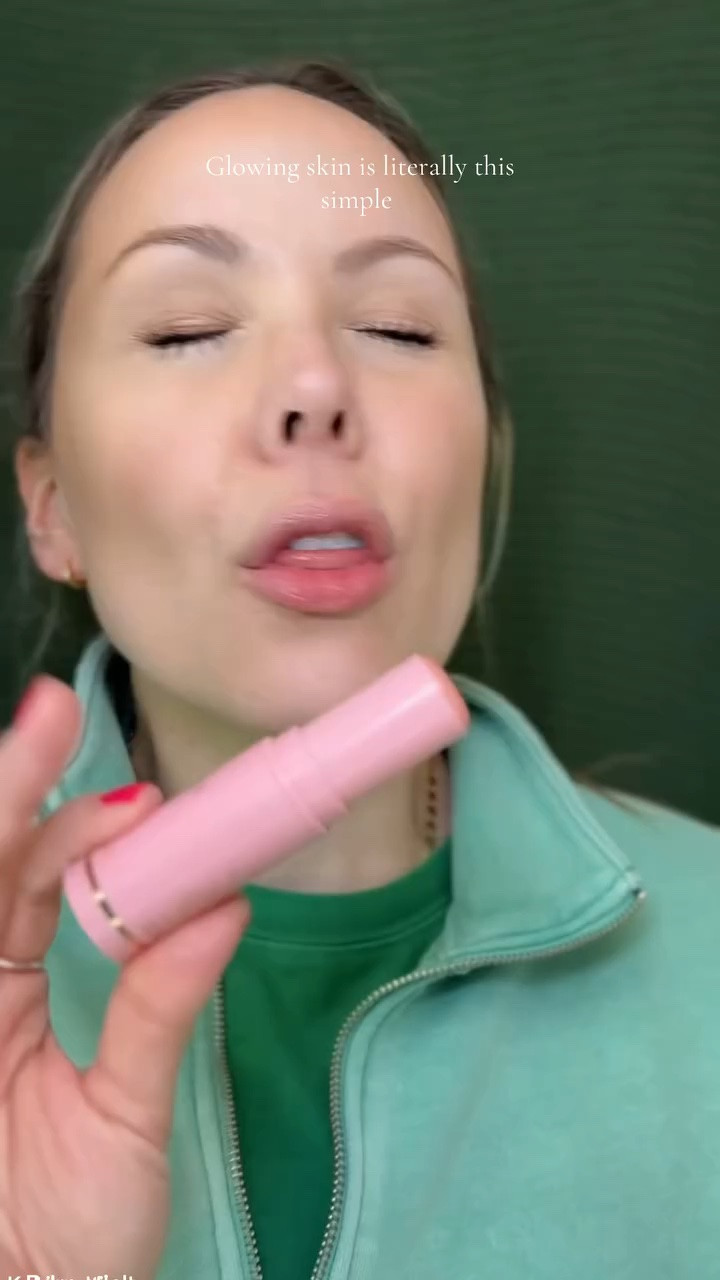 The Kahi multibalm stick, one product so many uses. I truly love this and use is allll the time!! #pdrn #kahi #pdrnmultibalm #collagenstick

#earnscommissions