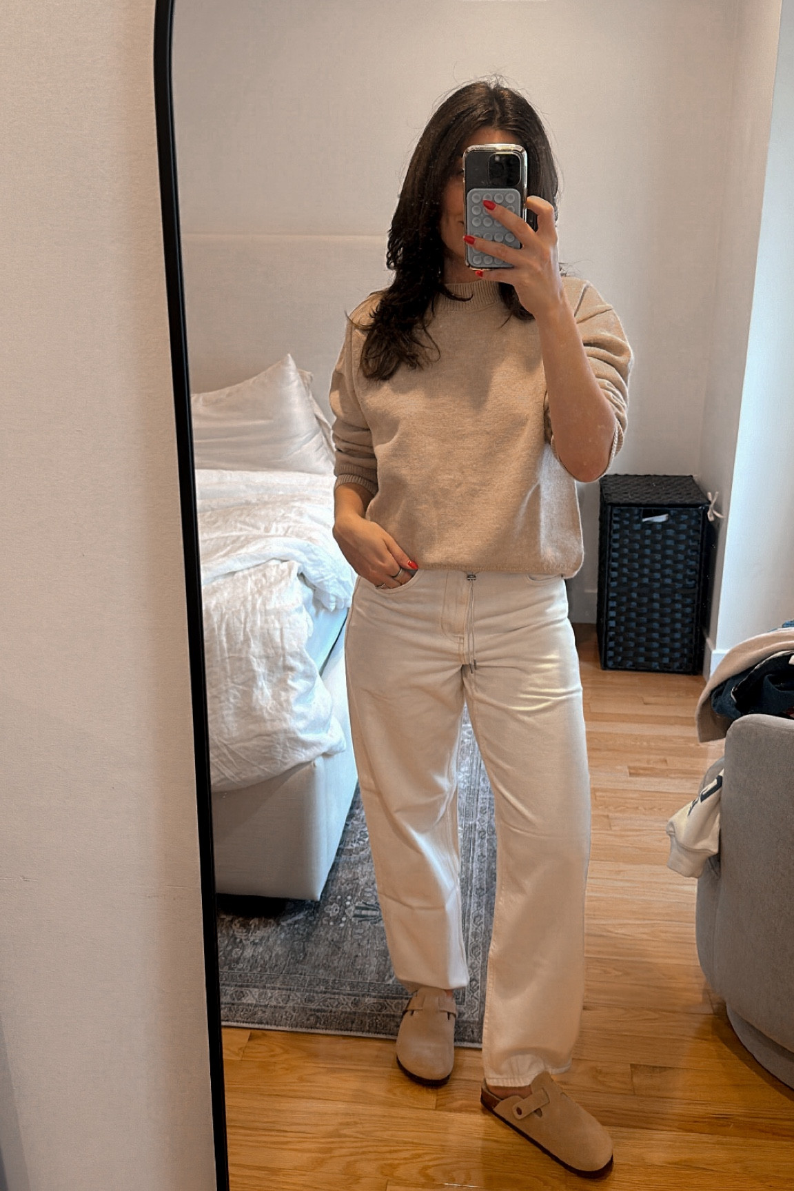 Fall outfit inspo 🫶🏼

White low rise jeans are ON SALE from Banana Republic — love them so much! Sized up 2 sizes for an oversized fit (wearing 27P). & the oversized crewneck sweater is from Commence 



#LTKSeasonal #LTKFallSale #LTKSaleAlert