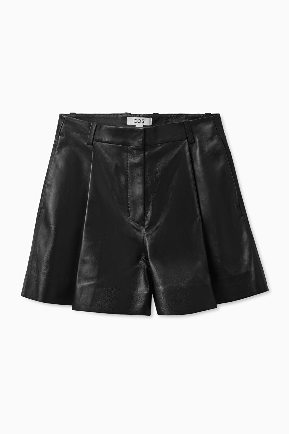 SHORT À PLIS EN CUIR - Noir - Shorts - COS | COS (EU)