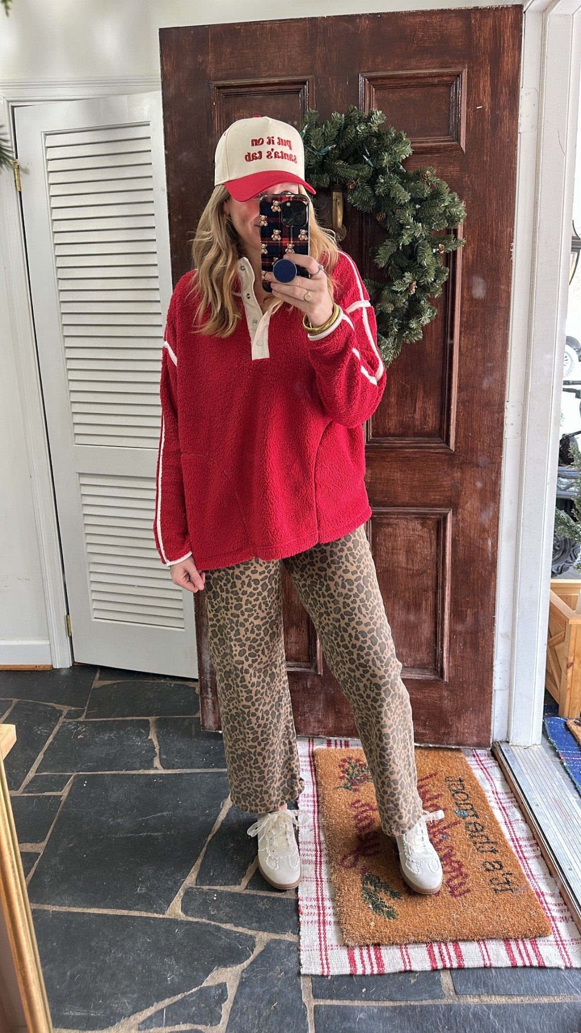 Today’s cozy, casual, festive outfit! Love this oversized fleece from Walmart! In size 0X. American Eagle jeans and Amazon sneakers! 