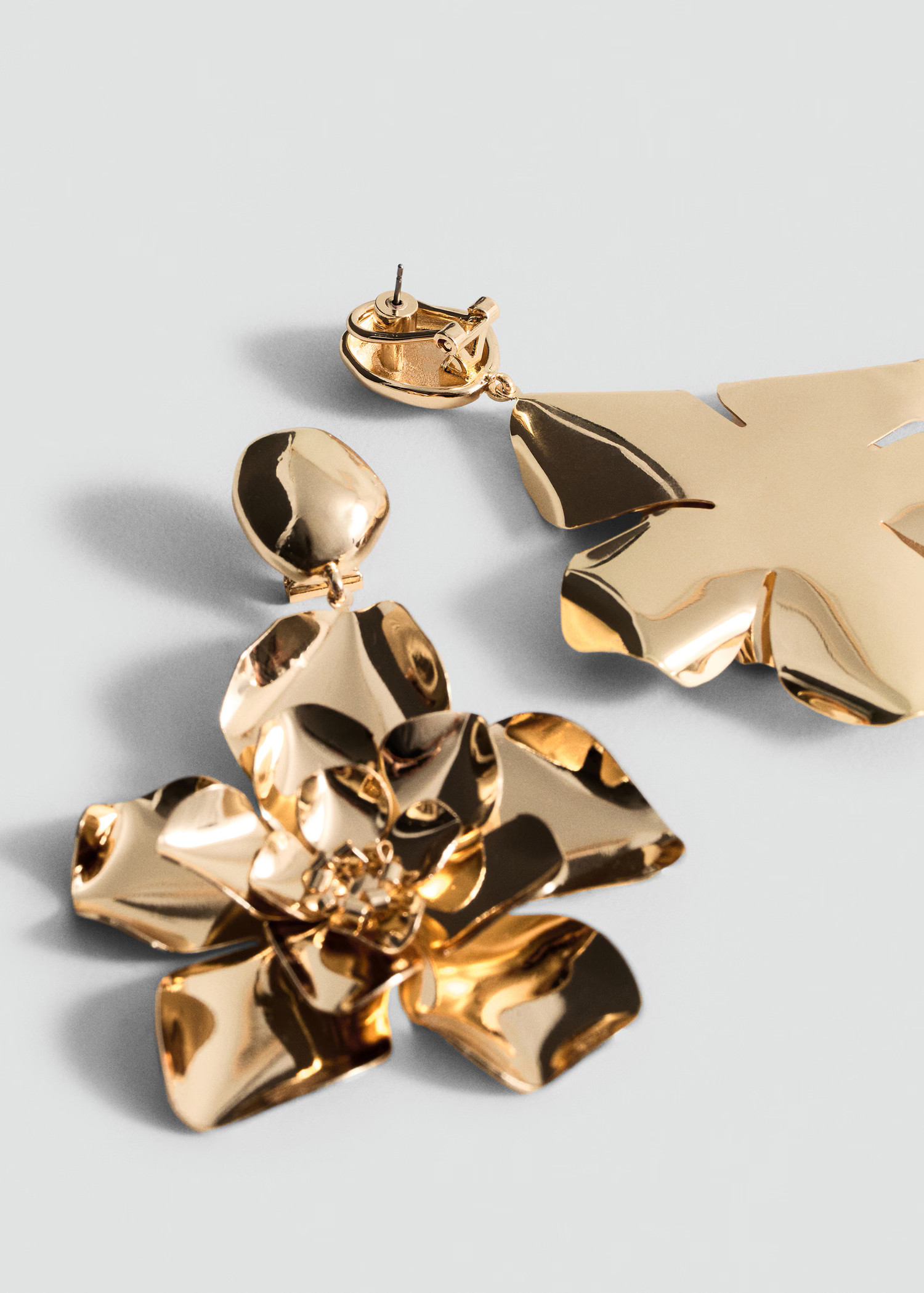 Maxi flower earrings - Women | MANGO USA | Mango (US/MX/AU)