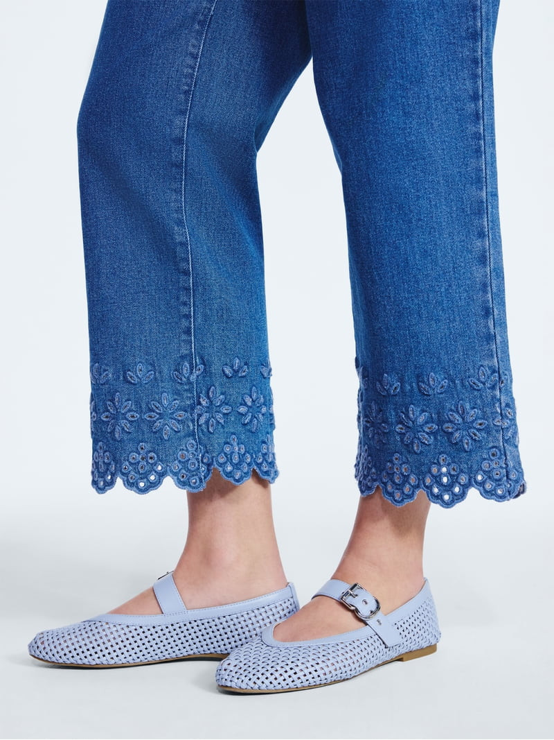 Free Assembly Women's and Women's Plus Embroidered Eyelet Cropped Jeans, 28" Inseam, Sizes 0-26W | Walmart (US)