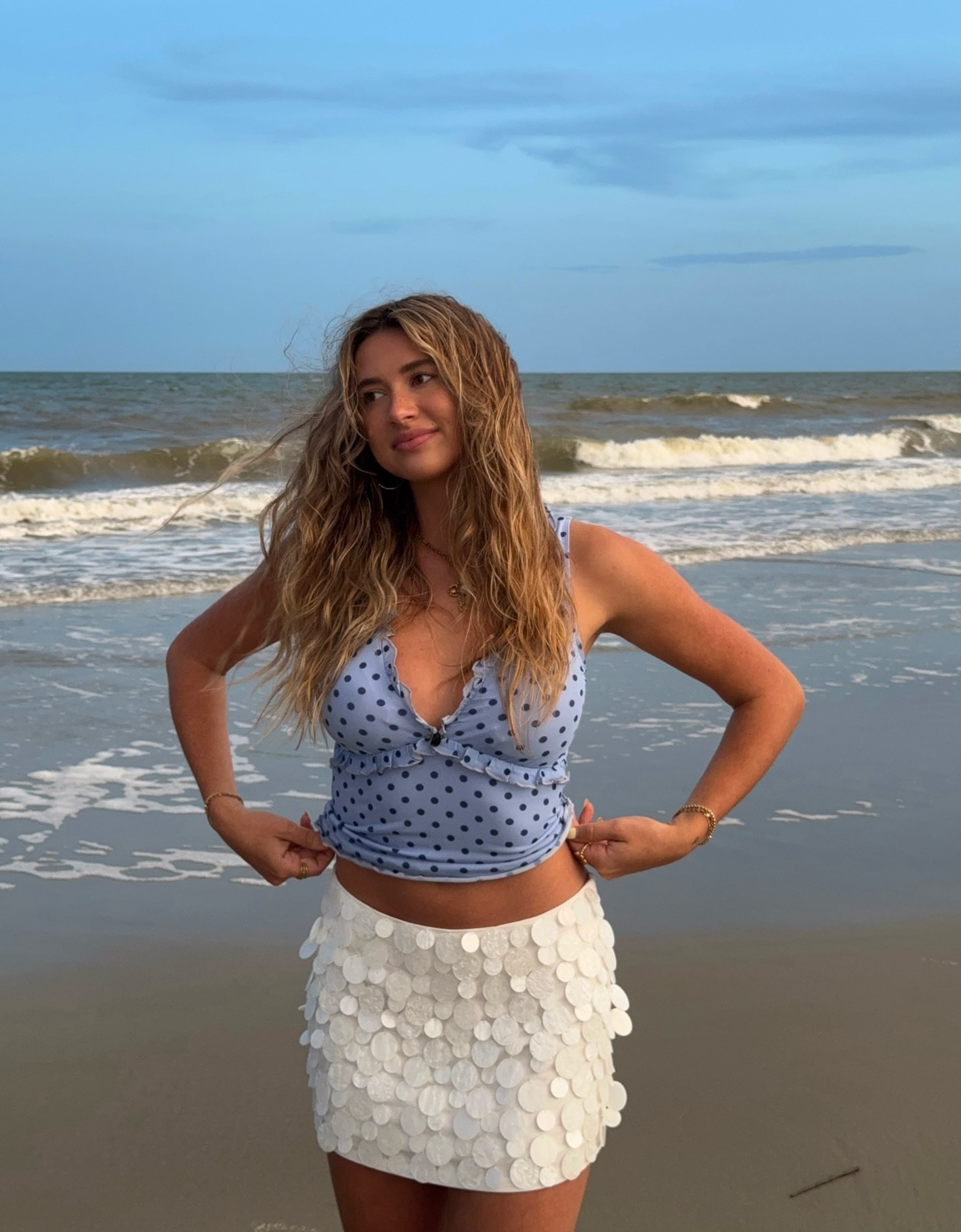 being near the ocean right after the sun goes down will always be my favorite 🌊🧜‍♀️🐚