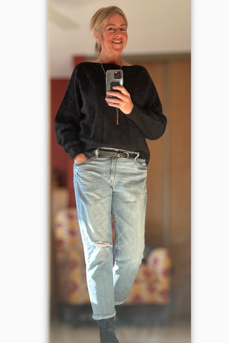 Walking into the weekend in these comfy cropped distressed denim from Gap  . 

They are a loose fitting girlfriend jean with a cropped hem that is “frayed “ .
There is some tears and distressing in the legs .  These jeans are so comfortable and wear perfectly with a short boot like Blundstones .

The black sweater has a boatneck and is made with a yarn that has multi colored flecks . 
 Casual and warm for this chilly Friday am . 

Happy Friday !  

Sweater @joefresh
Denim @gap

#weekendwear
#casual
#croppeddenim
#winterknits
#warmandcozy
#sweatervibes
#fashionablefifties
#relaxedfit
#gap
#joefresh
#november


#LTKSeasonal
