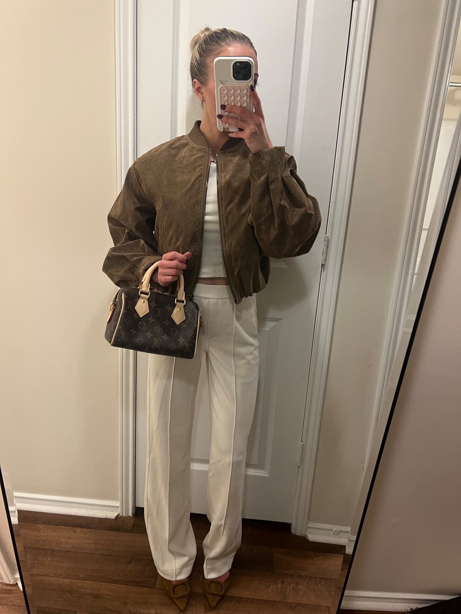 The perfect casual fall fit! #fallfit #ootd #fall #louisvuitton

#LTKStyleTip #LTKFindsUnder100