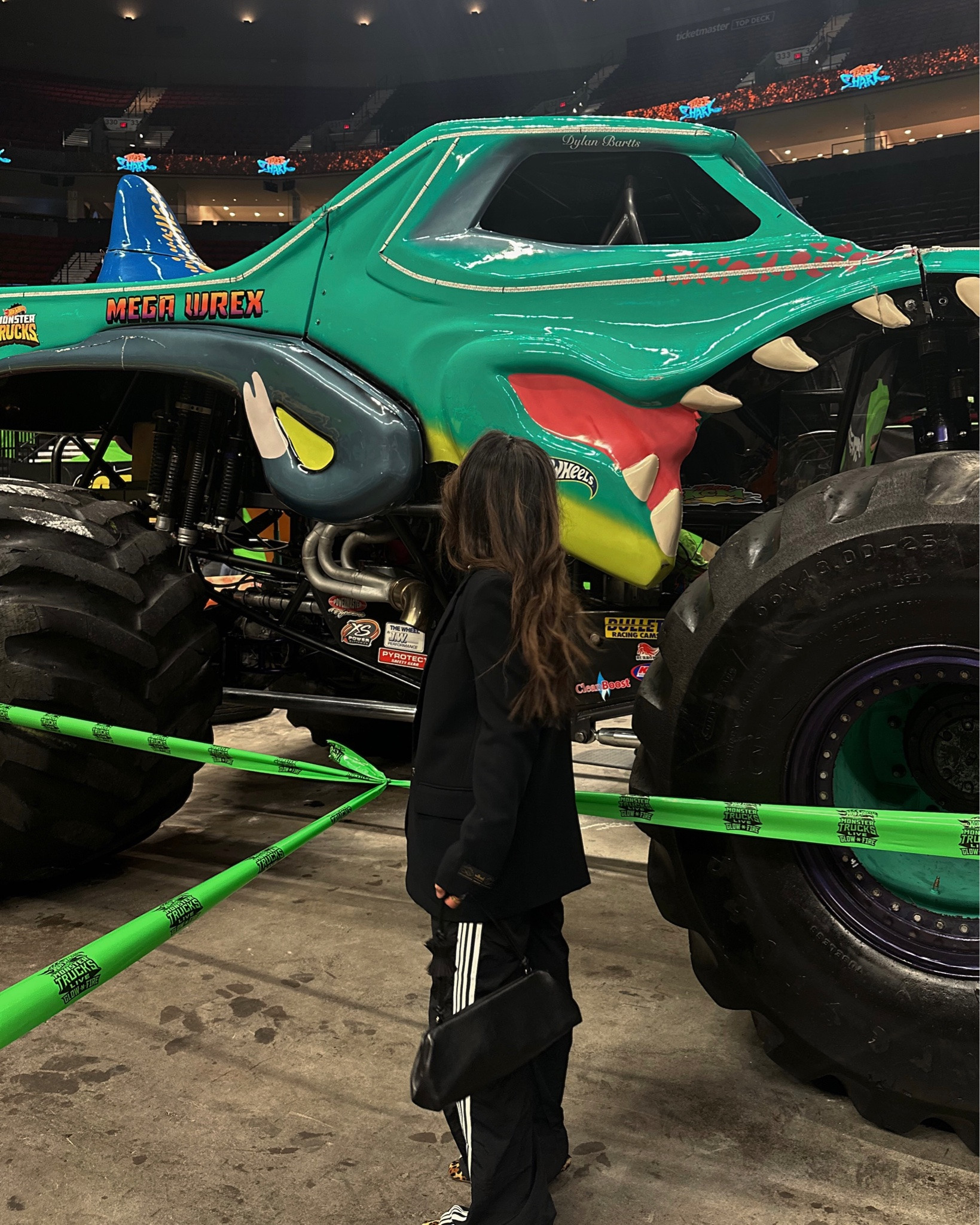 I’m not a regular mom, I’m a monster truck mom. 😜🔥🏁

Grab your pit crew and don’t miss the Glow & Fire action at the @moda_center @hotwheelsmonstertruckslive with two shows left this weekend✨

📍 Moda Center
🗓️ Saturday: 6:30 PM
🗓️ Sunday: 1:30 PM
🎟️ hit the link in my stories to grab your tickets before they’re gone! 🎧🏆🔥✨

- - - 
### fall trends motherhood PNW track pants outfit inspo elevated casual minimal style pdx mom