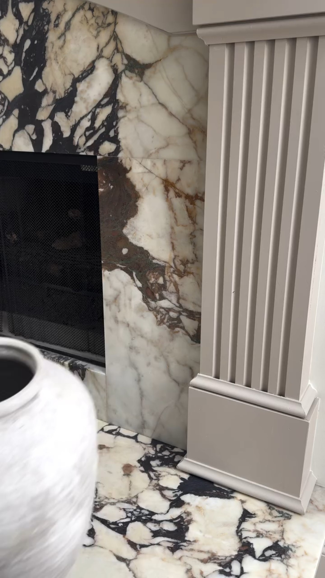 Getting ready for Christmas little by little 🎄
All the products are from Michael’s (linked on my LTK). The vase is from Hobby Lobby, but since they don’t have a link, I found a similar one from Michael’s for you! I’m obsessed with how this turned out — whoever started the ribbon-around-the-vase trend is a genius 

Comment SHOP below to receive a DM with the link to this post on my LTK ⬇ https://liketk.it/5x50u #ltkholiday #ltkseasonal #ltkhome

#christmas #christmasdecorideas #christmasdiy #winterwonderland #diychristmasdecor #ribbon #traditionalchristmas #christmasishere #christmastime #christmastreedecorating #christmastreedecor #christmastreeinspo #christmasseason #artificialchristmastree #christmasdecorations a #christmastree #HolidayDecor #AmazonFinds #DesignerTips
#HomeDecorldeas #hobbylobby #michaels