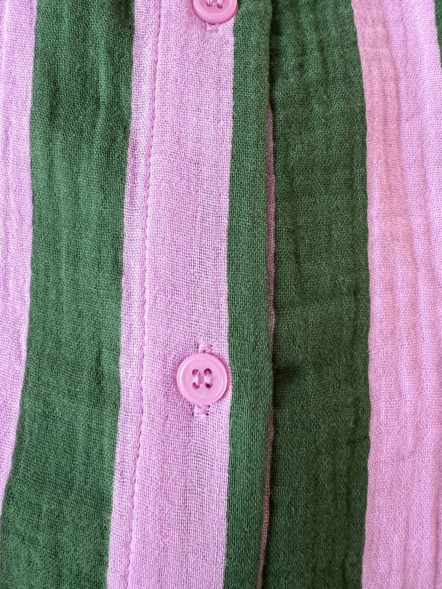 Sneak peak. Roze en groene streep en katoen mousseline. What’s not to love?! 🩷💚

#LTKnederlands #LTKeurope #LTKsummer