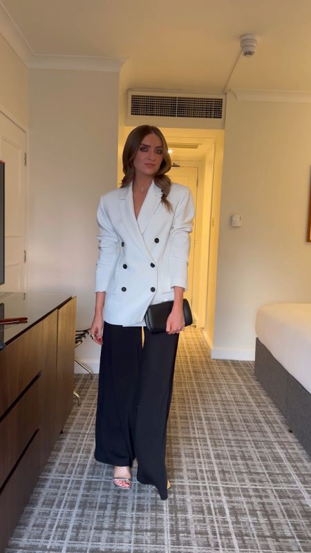 GRWM for the LTK gala finished look
Size 8 in the Karen Millen blazer
Size 8 in the Karen Millen black trousers
Topshop silver heels 


#LTKGala