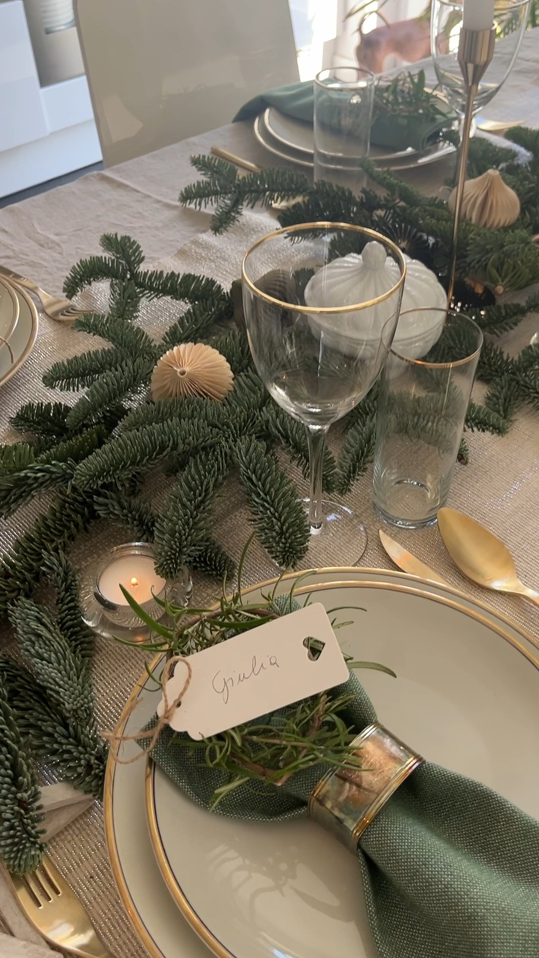 Tavola naturale per Natale centrotavola verde e matura come apparecchiare per le feste e rendere la tavola meravigliosa per Natale e Capodanno

#LTKHoliday #LTKGiftGuide #LTKhome