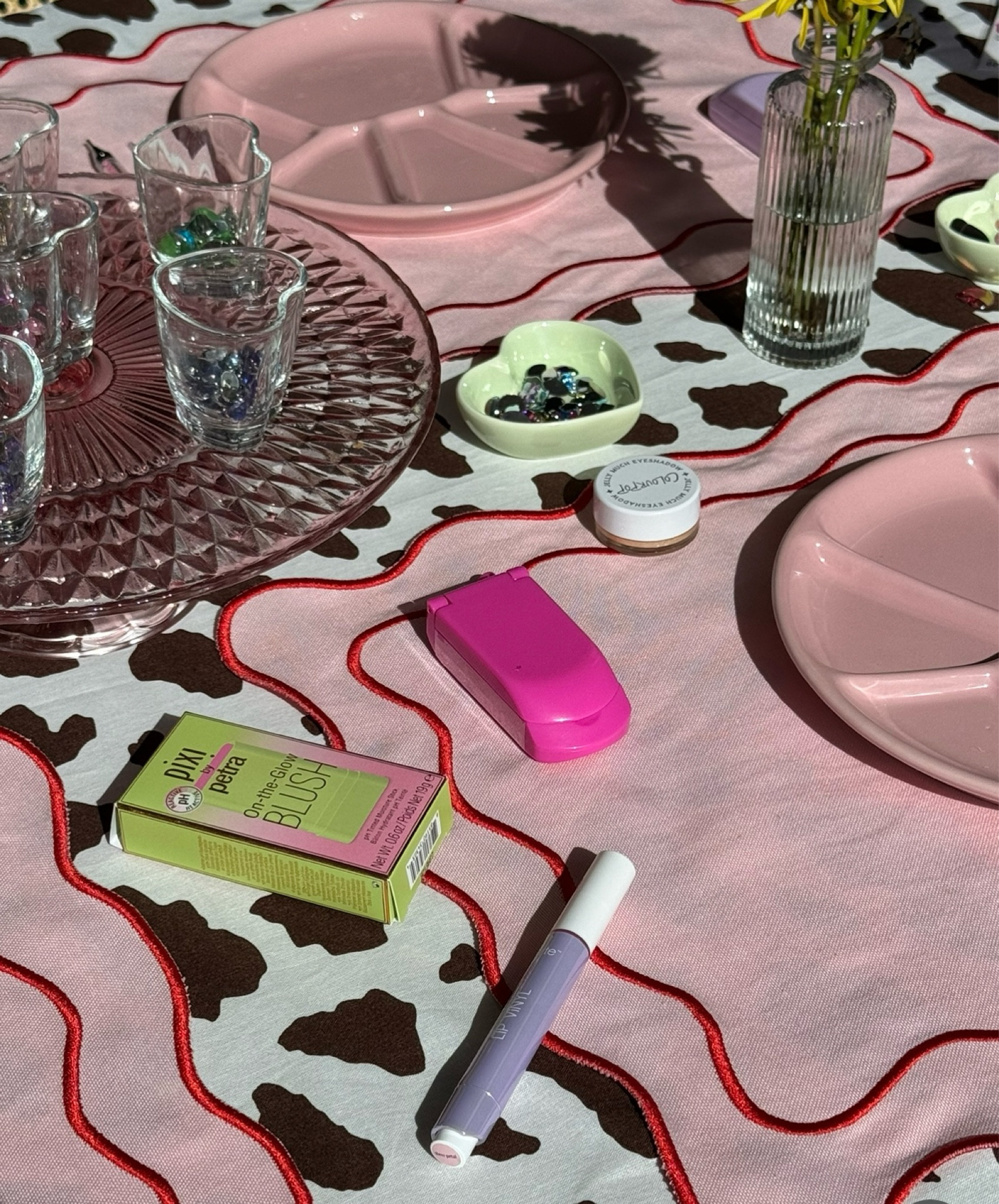 Necessities to diy the iconic makeup flip phone🤍🧚‍♀️

#LTKParties #LTKHome #LTKFindsUnder100