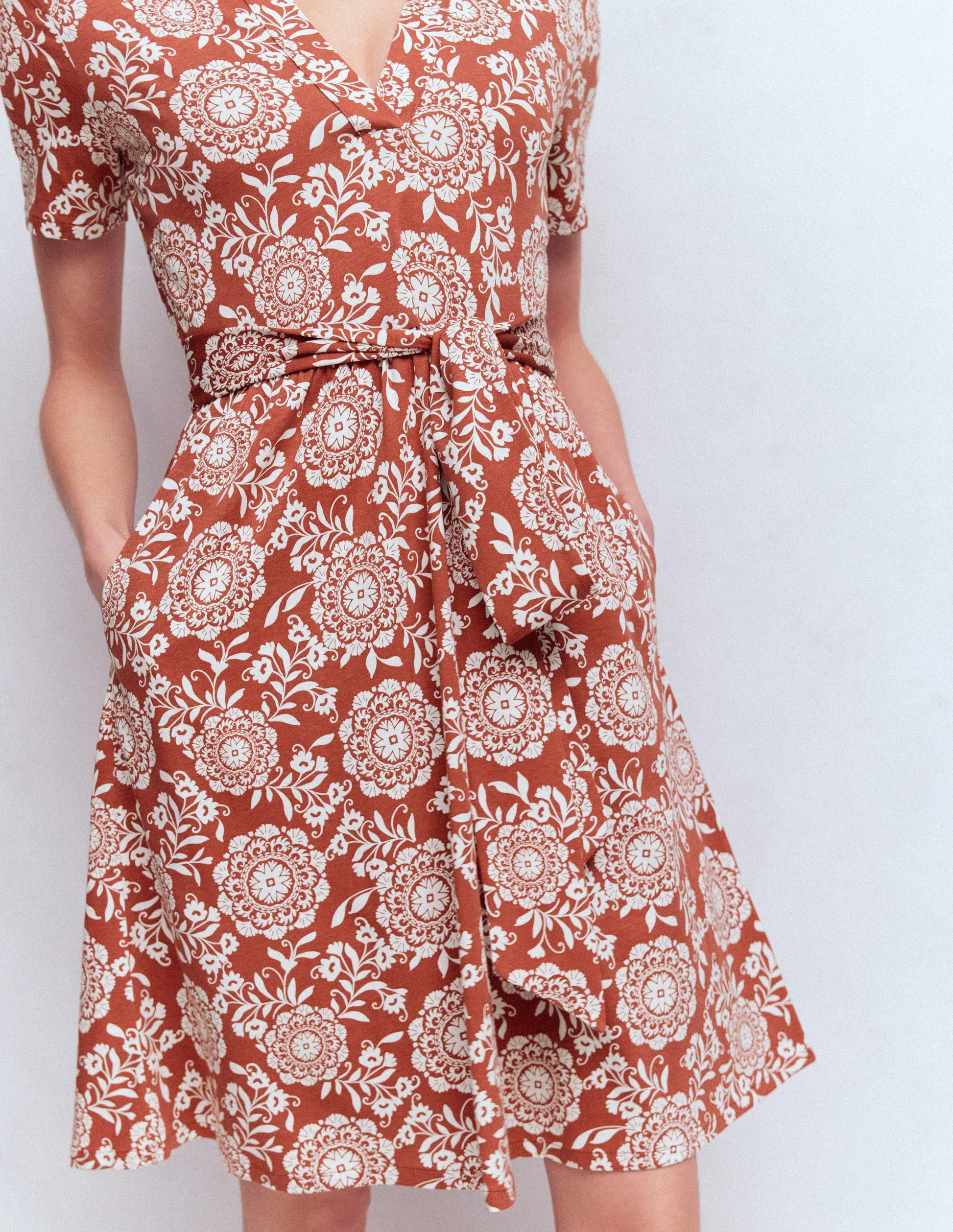 Daisy Flippy Jersey Dress-Brown, Decorative Blossom | Boden (US)