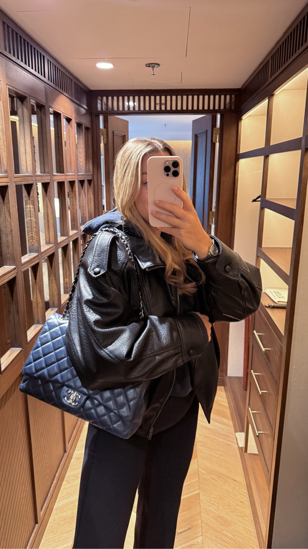 Midsize airport outfit ✈️ comfy leggings + Zara leather jacket + pre-loved Chanel

The perfect airport outfit for a size 12–14 body. These are genuinely the comfiest leggings for travel (soft, stretchy and bloat-friendly), styled with a Zara leather jacket that looks so much more expensive than it is and my navy pre-loved Chanel bag.

The ideal smart casual travel outfit for flights, city breaks or long airport days when you want to be comfortable but still look put together.


midsize airport outfit, airport outfit women, comfy travel outfit, leggings travel outfit, midsize style UK 12 14, Zara leather jacket outfit, smart casual travel outfit, luxury airport style, Chanel bag outfit, travel day outfit

#LTKuk #LTKmidsize #LTKtravel