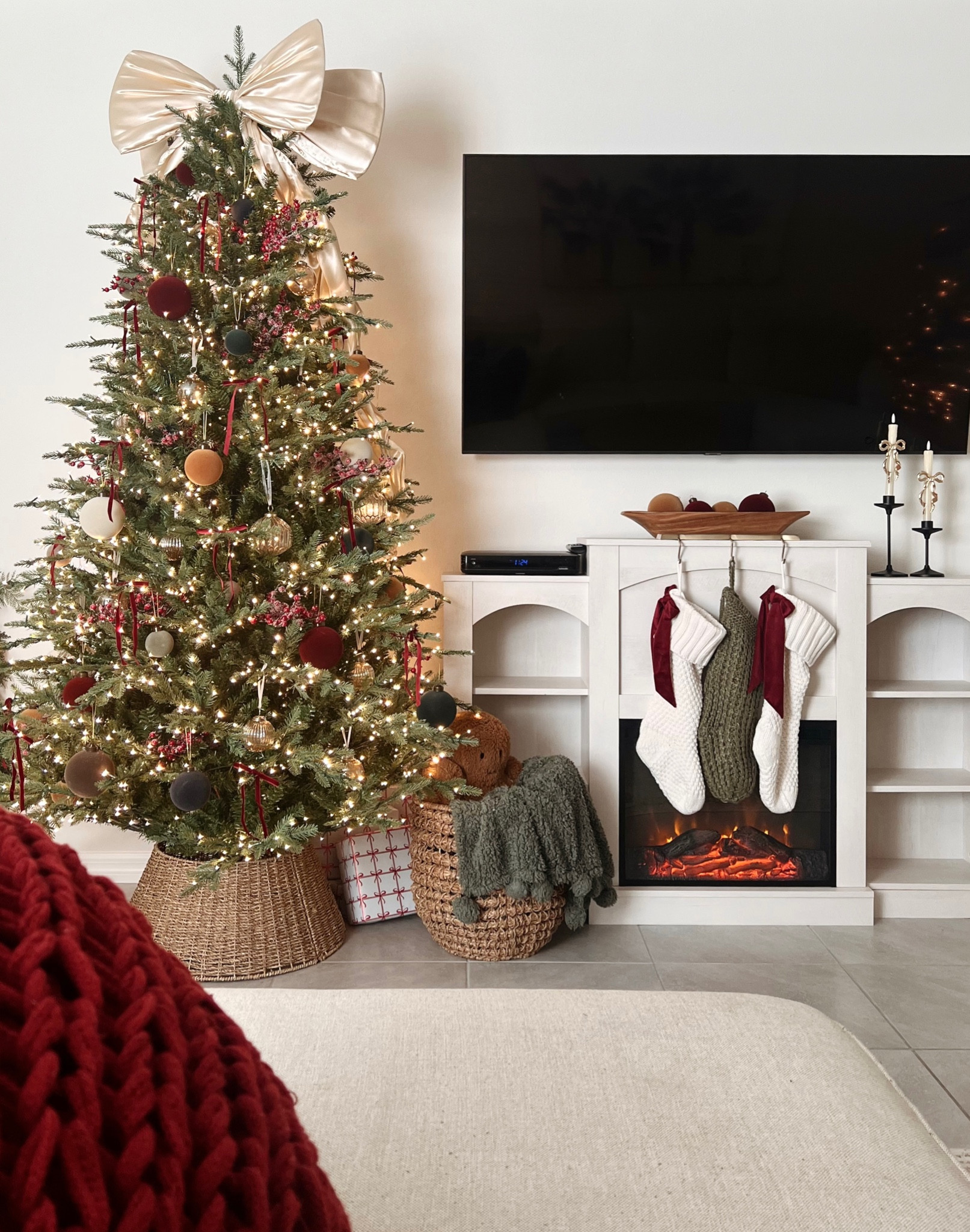 Christmas decor. 🎀🌲✨

#LTKSeasonal #LTKHoliday #LTKHome