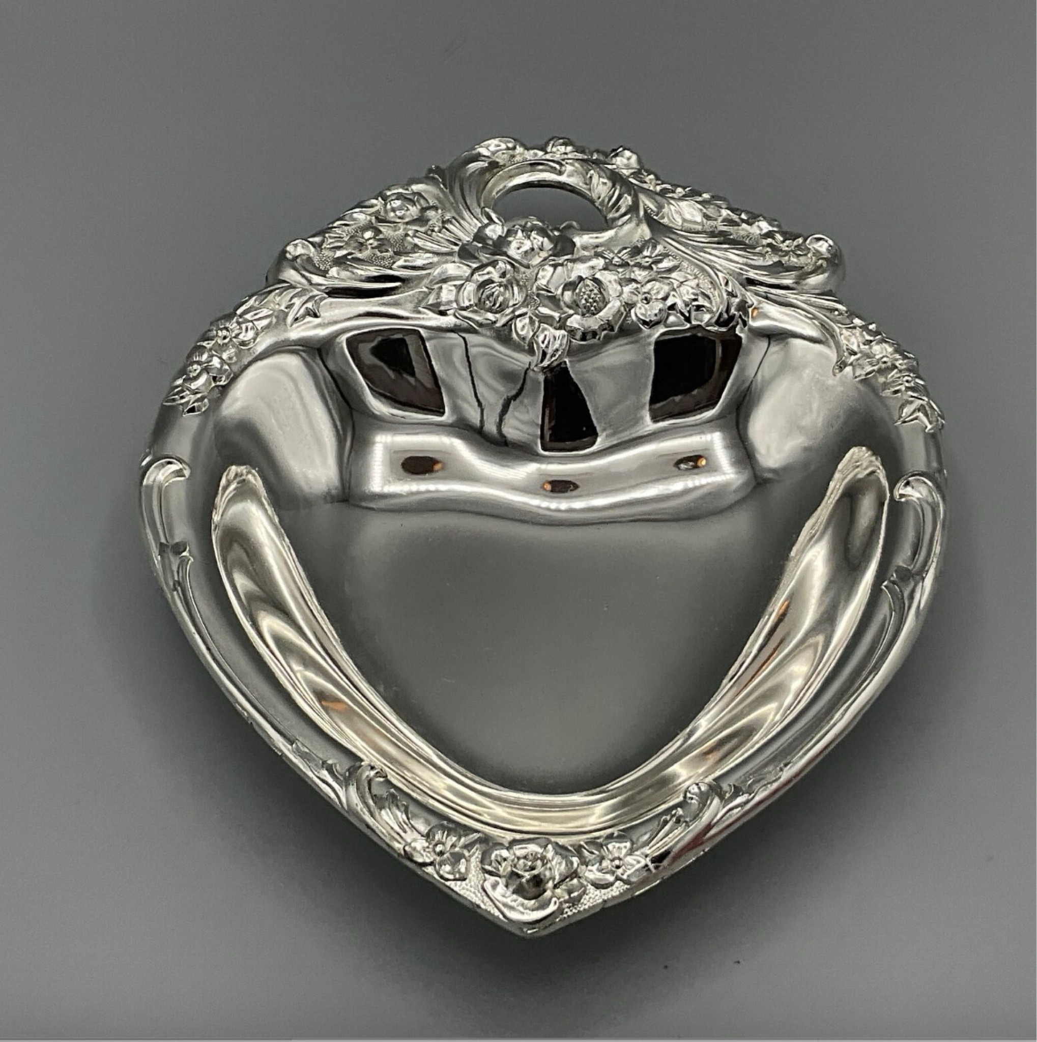 Silver heart shaped dish 

Home Decor. Valentines Day. Traditional. Silver.

#LTKhome #LTKSeasonal