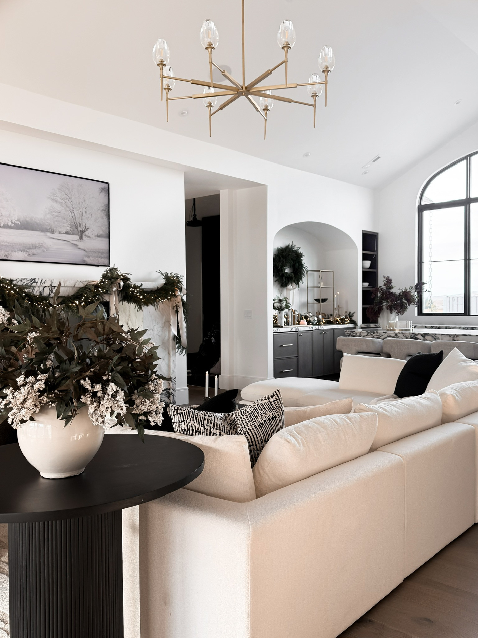 ELEVATED LIVING ROOM FINDS — MODERN & COZY HOME ESSENTIALS! Fresh blooms paired with modern furniture instantly elevate any living space. From sculptural vases to stylish coffee tables, these pieces add warmth, texture, and a refined look that feels both cozy and high-end. Simple upgrades that make your home feel polished and thoughtfully styled.

#Amazon #TheHillaryStyle #HomeDecor #LivingRoomInspo #ModernOrganicDecor #NeutralHome #LuxuryForLess #StyledHome #InteriorInspo 

 #LTKmomlife #LTKOver40 #LTKHome