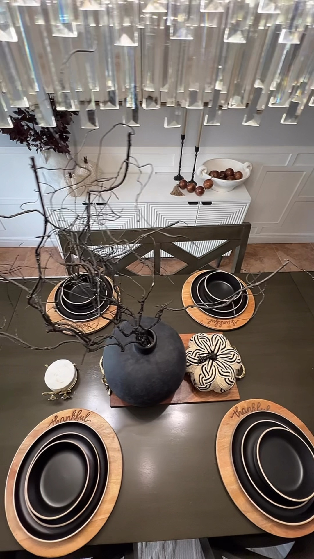 Modern Fall tablescape 

#LTKHome #LTKStyleTip #LTKActive