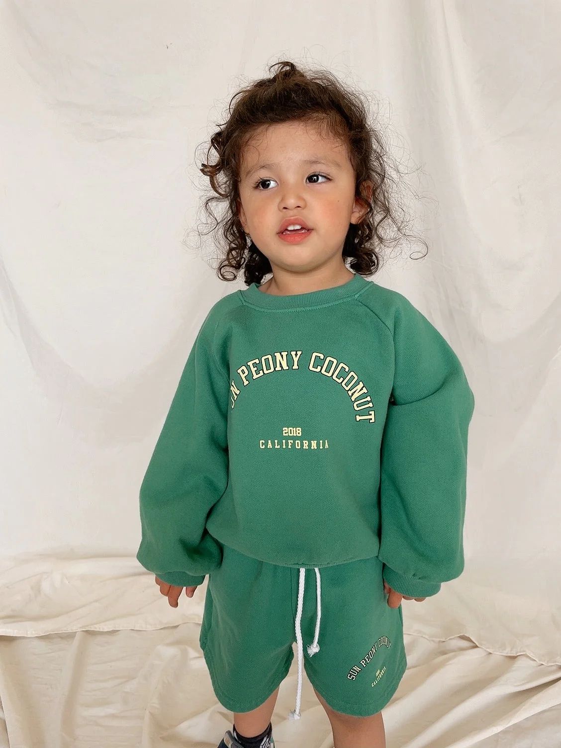 SPC COLLEGE MINI SWEATSHIRT | Sun Peony Coconut