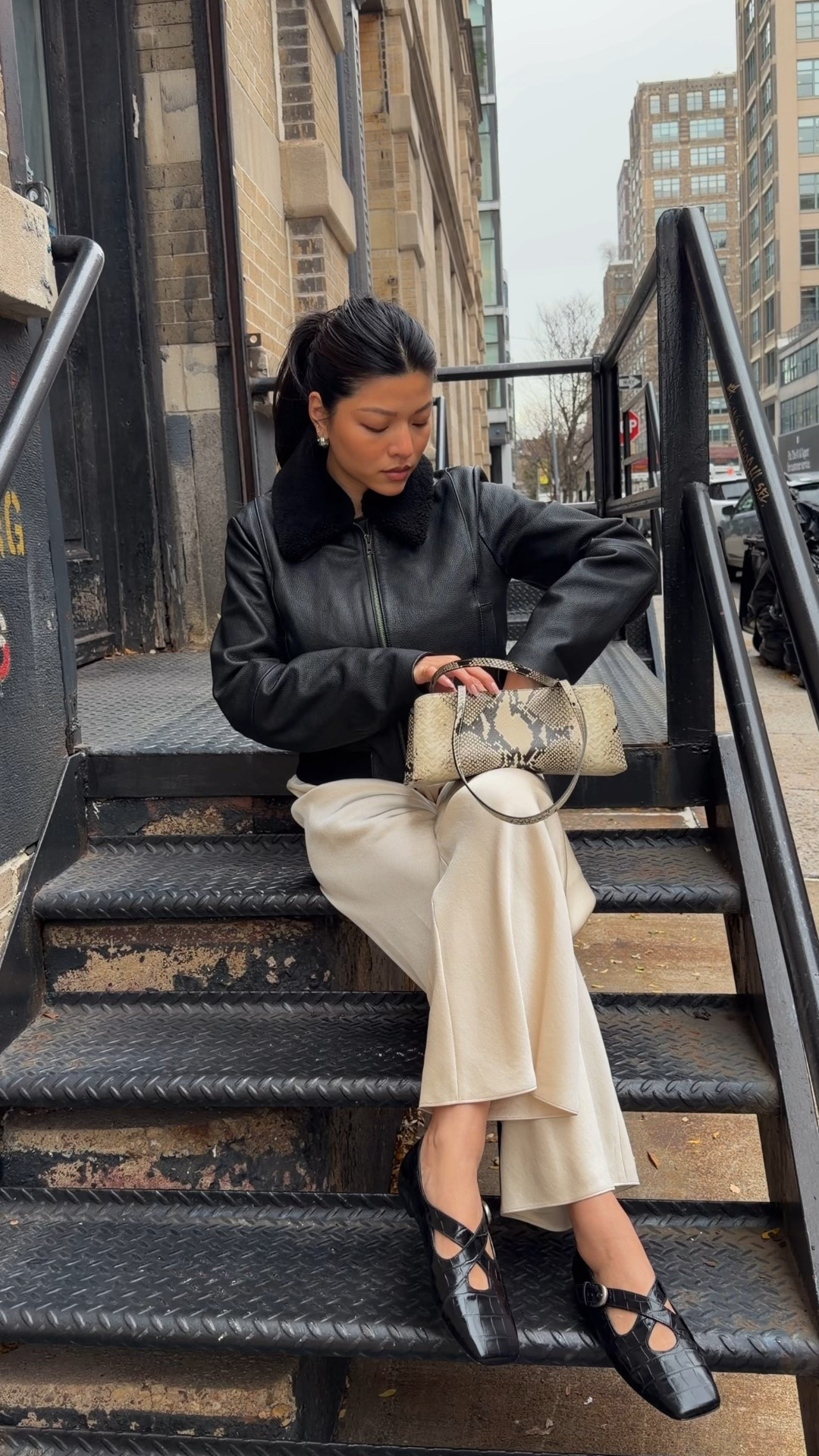 Keeping it simple, but elevated with effortless layers for this holiday’s gatherings @vince @nordstrom #nordstrompartner