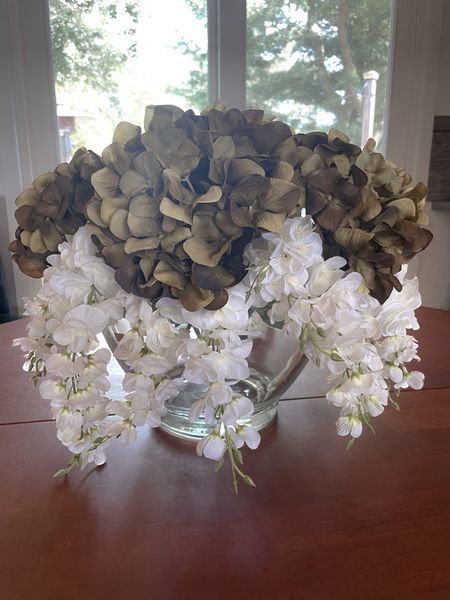 Chic fall floral arrangement 


#LTKU #LTKSeasonal #LTKhome