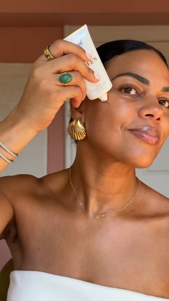 For those no makeup, makeup days the Glow Screen is perfect! Comes in 4 shades and with SPF 40, the glow is REAL. It can also be used as a primer under your makeup! 



#LTKBeauty #LTKgrwm