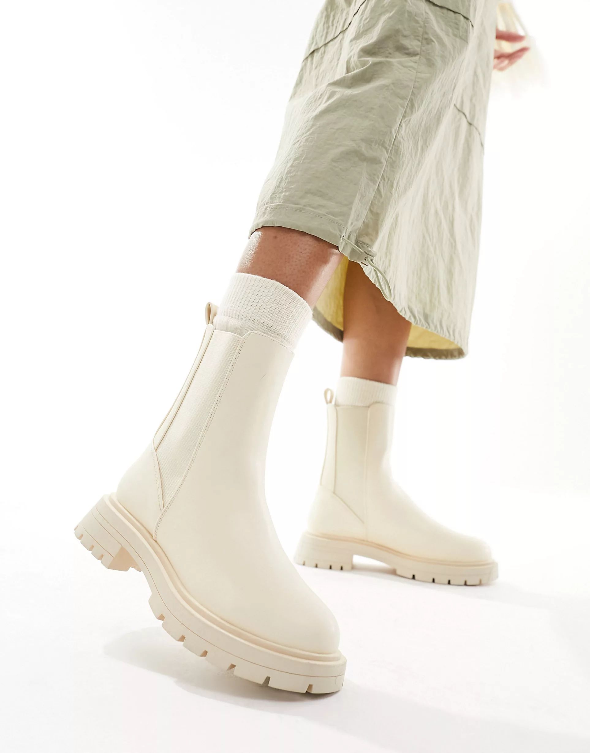 ASOS DESIGN Alfie chunky chelsea boots in off-white | ASOS (Global)