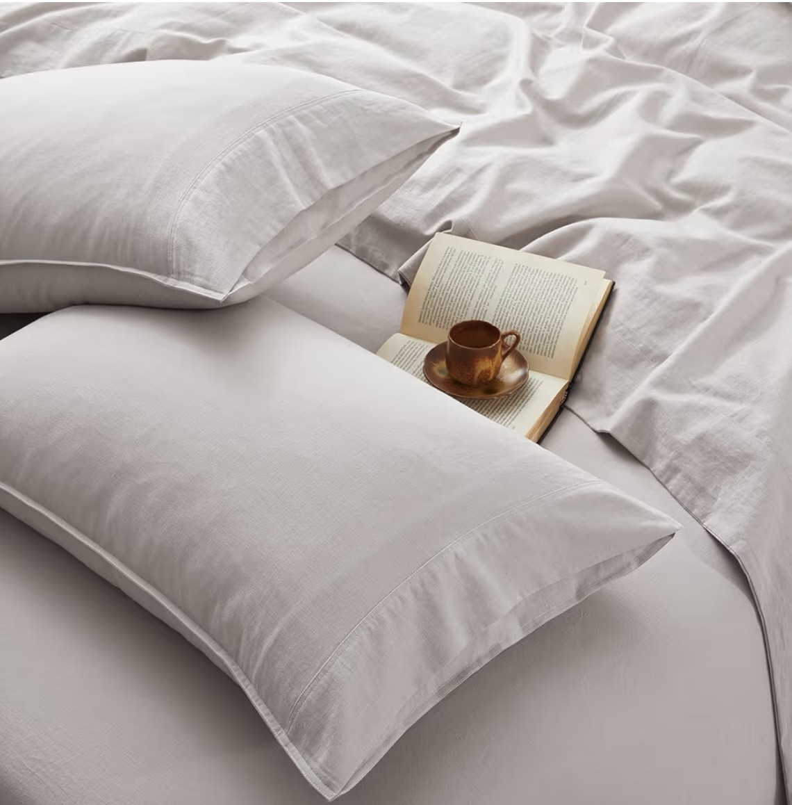 FRENCH LINEN SHEETS and COTTON QUILT

I have been researching for awhile how linen sheets are the healthiest bedding choice. So many benefits and healing properties. 

The high vibration in linen is believe to promote relaxation and reduce stress… yes please! 

100% Linen sheets and 100% cotton are the way to go!