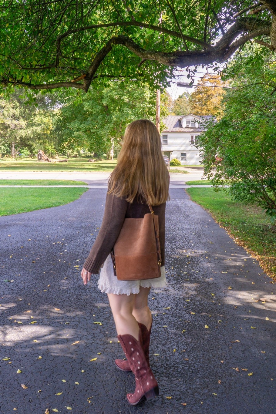 10 days postpartum. Wearing a size M sweater and size S shorts. 

Postpartum outfit, cozy, fall, fall fashion, tecovas, AE, boho shorts, boxer shorts, long sweater, tunic sweater, bucket tote, suede, brown 

#LTKShoeCrush #LTKSeasonal #LTKItBag