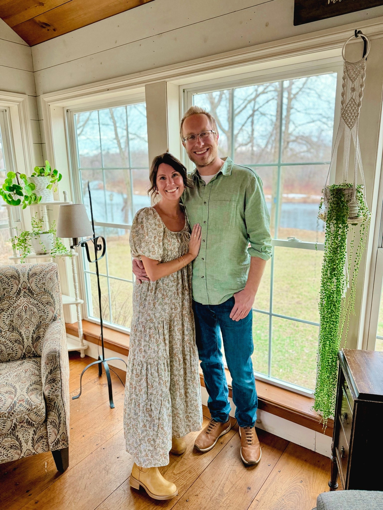 Wearing xs in my dress (also own in green in xxs and love that fit too!) and xs in my cashmere cardigan (love it! It’s $$$ tho so I also linked some similar pieces). Wearing size 6 in my boots!

My earrings are from Bee Marie Market. Love them! So pretty!




#LTKPetite #LTKgrwm #LTKootd